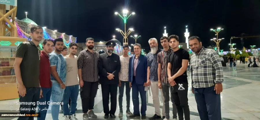 به مناسبت دهه کرامت زیارت دانشجویی به همراه ریاست محترم مرکز با حضور دانشجویان در حرم رضوی برگزار گردید. 2